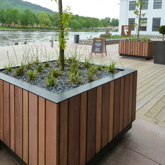 Highlife III Planters | Streetlife